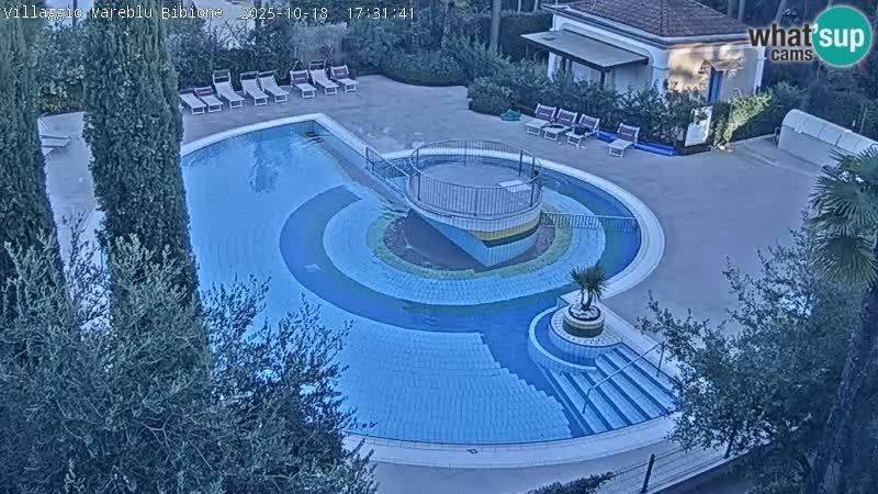 Villaggio Mare Blu bazen UŽIVO web kamera Bibione Pineda – Italija