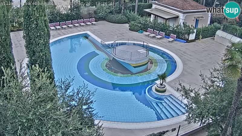 Villaggio Mare Blu bazen UŽIVO web kamera Bibione Pineda – Italija