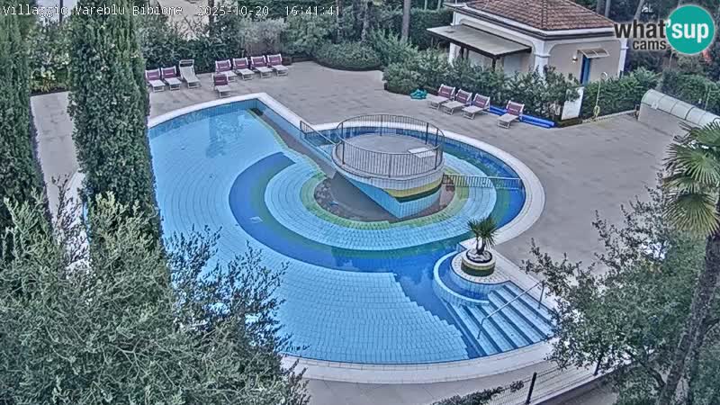 Villaggio Mare Blu bazen UŽIVO web kamera Bibione Pineda – Italija