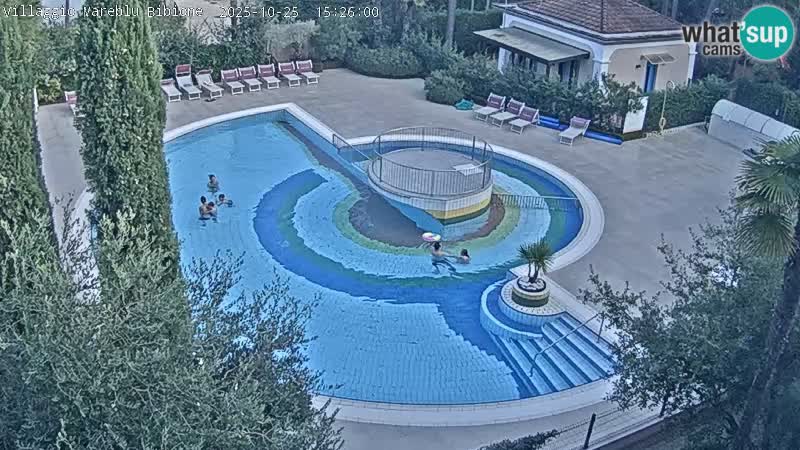Villaggio Mare Blu bazen UŽIVO web kamera Bibione Pineda – Italija