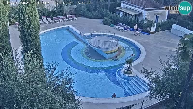 Villaggio Mare Blu bazen UŽIVO web kamera Bibione Pineda – Italija
