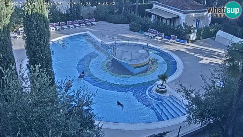 Villaggio Mare Blu bazen UŽIVO web kamera Bibione Pineda – Italija