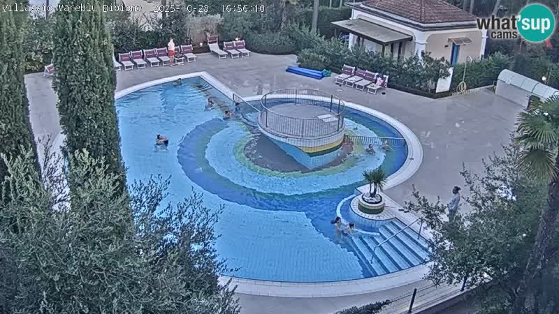 Villaggio Mare Blu bazen UŽIVO web kamera Bibione Pineda – Italija