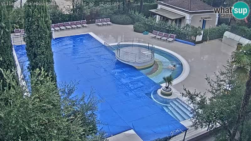 Villaggio Mare Blu bazen UŽIVO web kamera Bibione Pineda – Italija