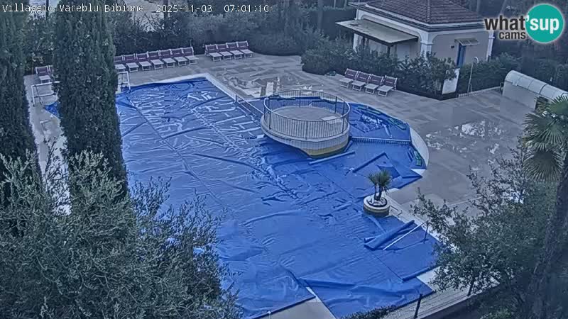Villaggio Mare Blu bazen UŽIVO web kamera Bibione Pineda – Italija