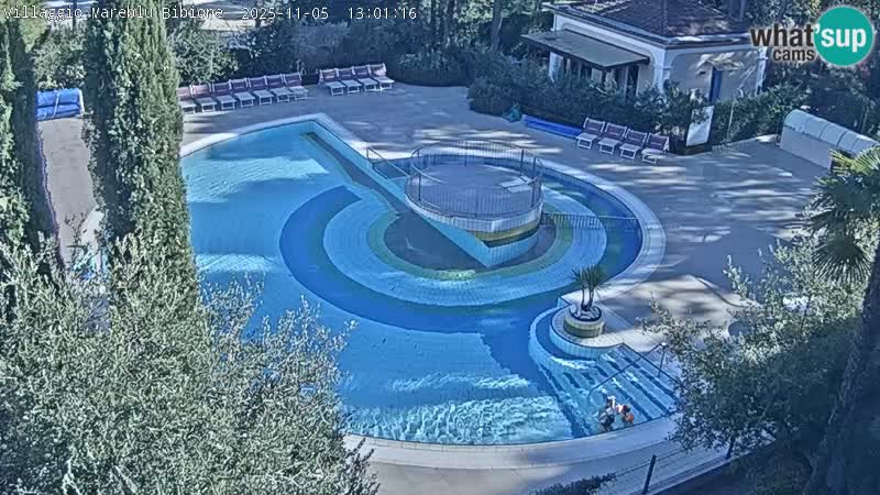 Villaggio Mare Blu bazen UŽIVO web kamera Bibione Pineda – Italija