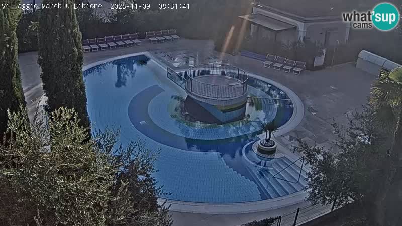 Villaggio Mare Blu bazen UŽIVO web kamera Bibione Pineda – Italija