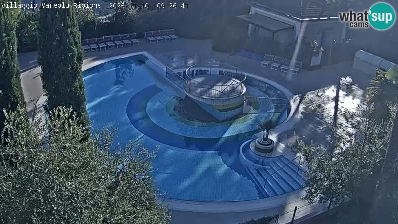 Villaggio Mare Blu bazen UŽIVO web kamera Bibione Pineda – Italija