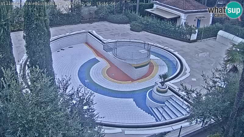 Villaggio Mare Blu bazen UŽIVO web kamera Bibione Pineda – Italija
