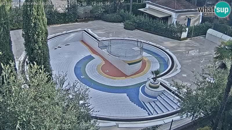 Villaggio Mare Blu bazen UŽIVO web kamera Bibione Pineda – Italija