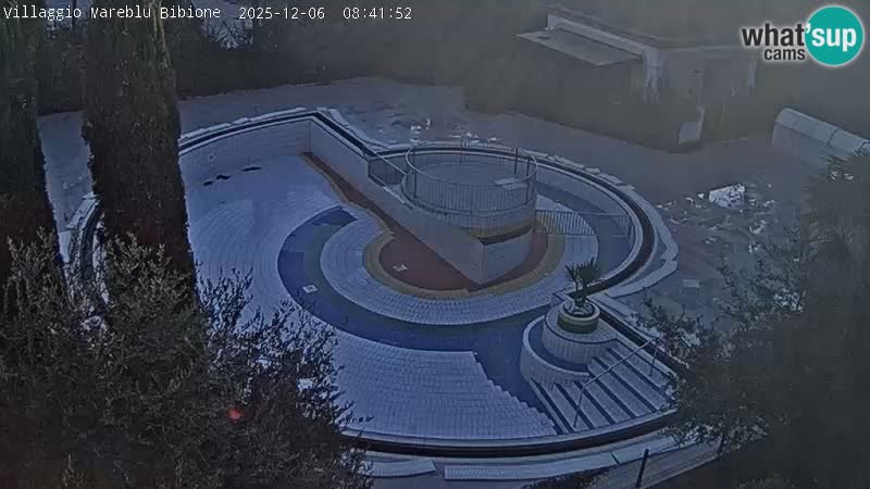 Villaggio Mare Blu bazen UŽIVO web kamera Bibione Pineda – Italija