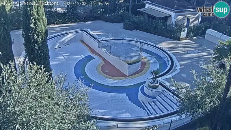 Villaggio Mare Blu bazen UŽIVO web kamera Bibione Pineda – Italija