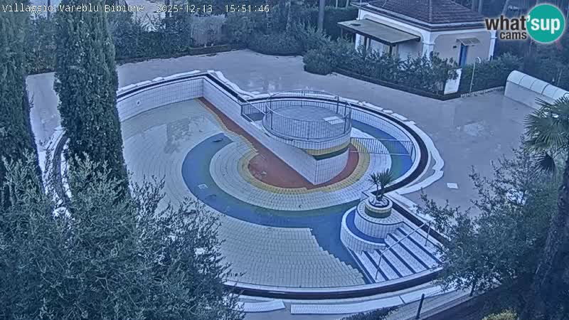 Villaggio Mare Blu bazen UŽIVO web kamera Bibione Pineda – Italija