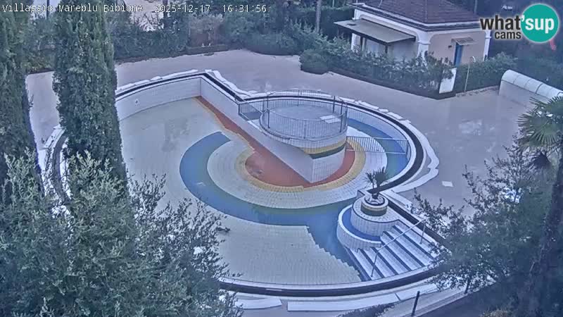 Villaggio Mare Blu bazen UŽIVO web kamera Bibione Pineda – Italija