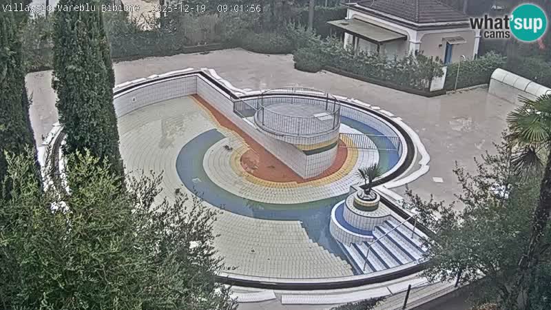 Villaggio Mare Blu bazen UŽIVO web kamera Bibione Pineda – Italija