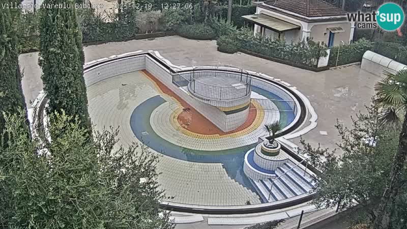 Villaggio Mare Blu bazen UŽIVO web kamera Bibione Pineda – Italija