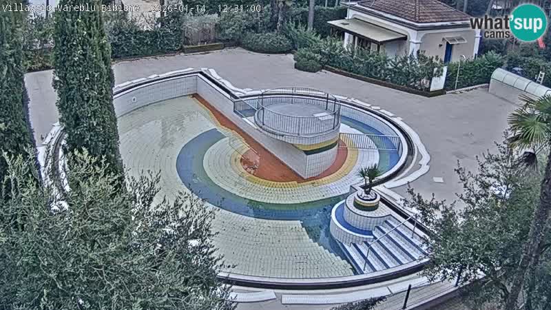 Villaggio Mare Blu bazen UŽIVO web kamera Bibione Pineda – Italija