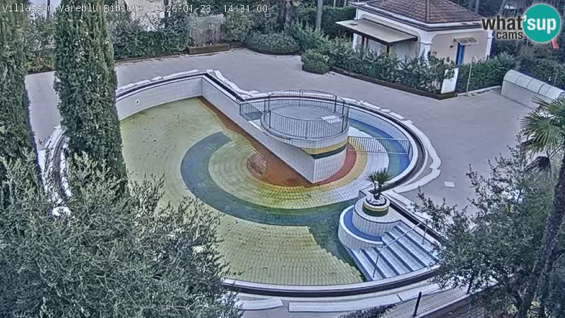 Villaggio Mare Blu bazen UŽIVO web kamera Bibione Pineda – Italija