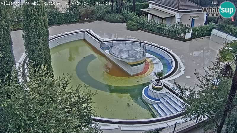 Villaggio Mare Blu bazen UŽIVO web kamera Bibione Pineda – Italija