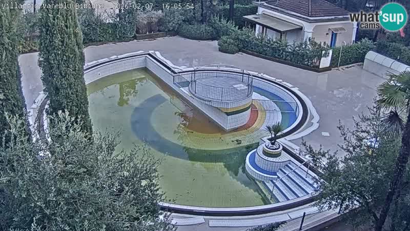 Villaggio Mare Blu bazen UŽIVO web kamera Bibione Pineda – Italija