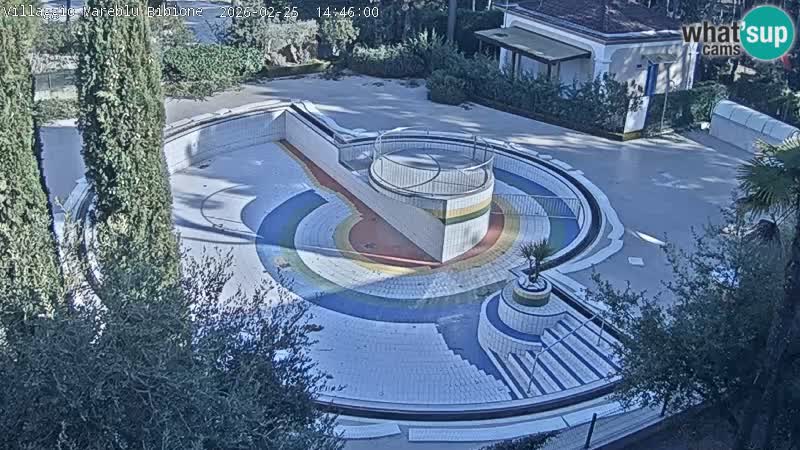 Villaggio Mare Blu bazen UŽIVO web kamera Bibione Pineda – Italija