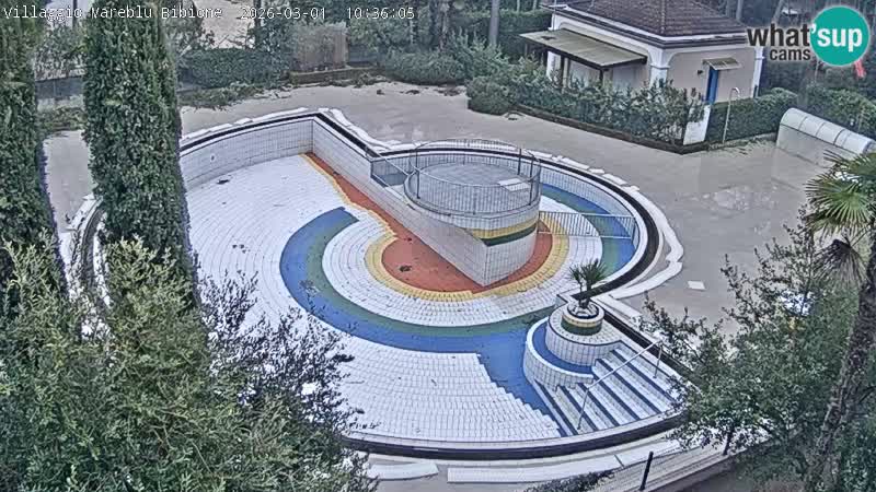Villaggio Mare Blu bazen UŽIVO web kamera Bibione Pineda – Italija