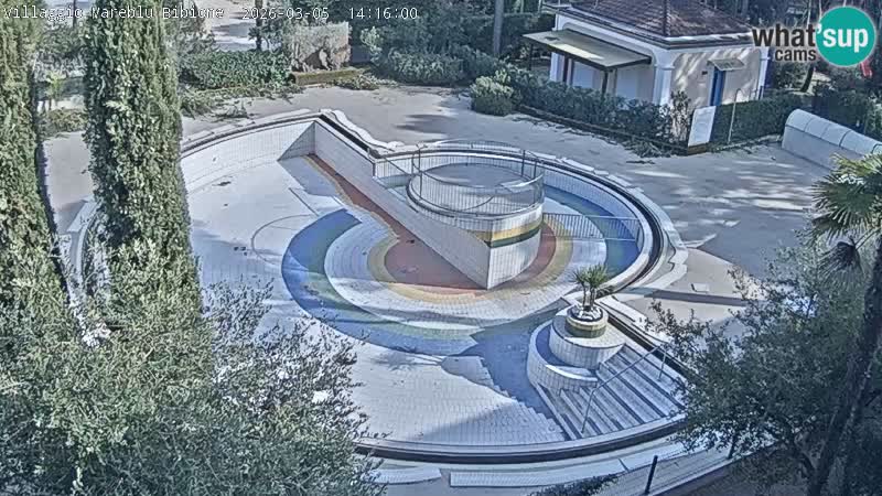 Villaggio Mare Blu bazen UŽIVO web kamera Bibione Pineda – Italija