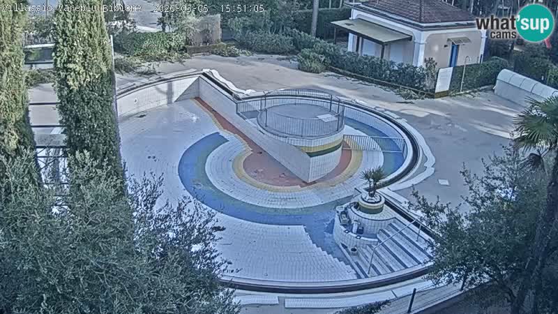 Villaggio Mare Blu bazen UŽIVO web kamera Bibione Pineda – Italija