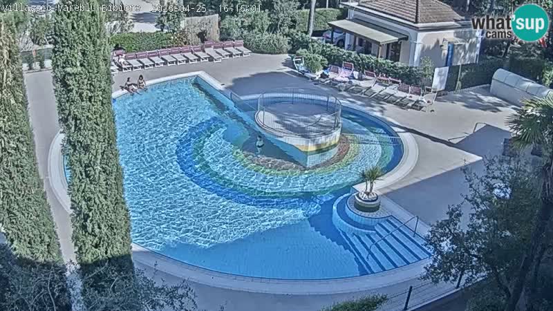 Villaggio Mare Blu bazen UŽIVO web kamera Bibione Pineda – Italija