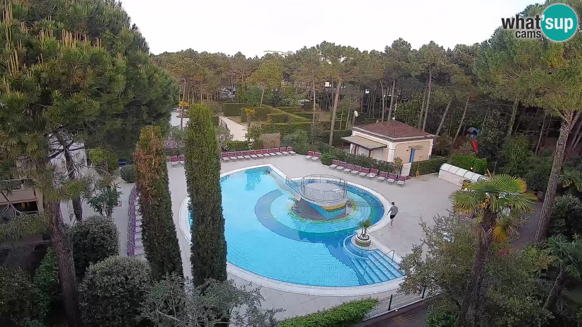 Villaggio Mare Blu bazen UŽIVO web kamera Bibione Pineda – Italija