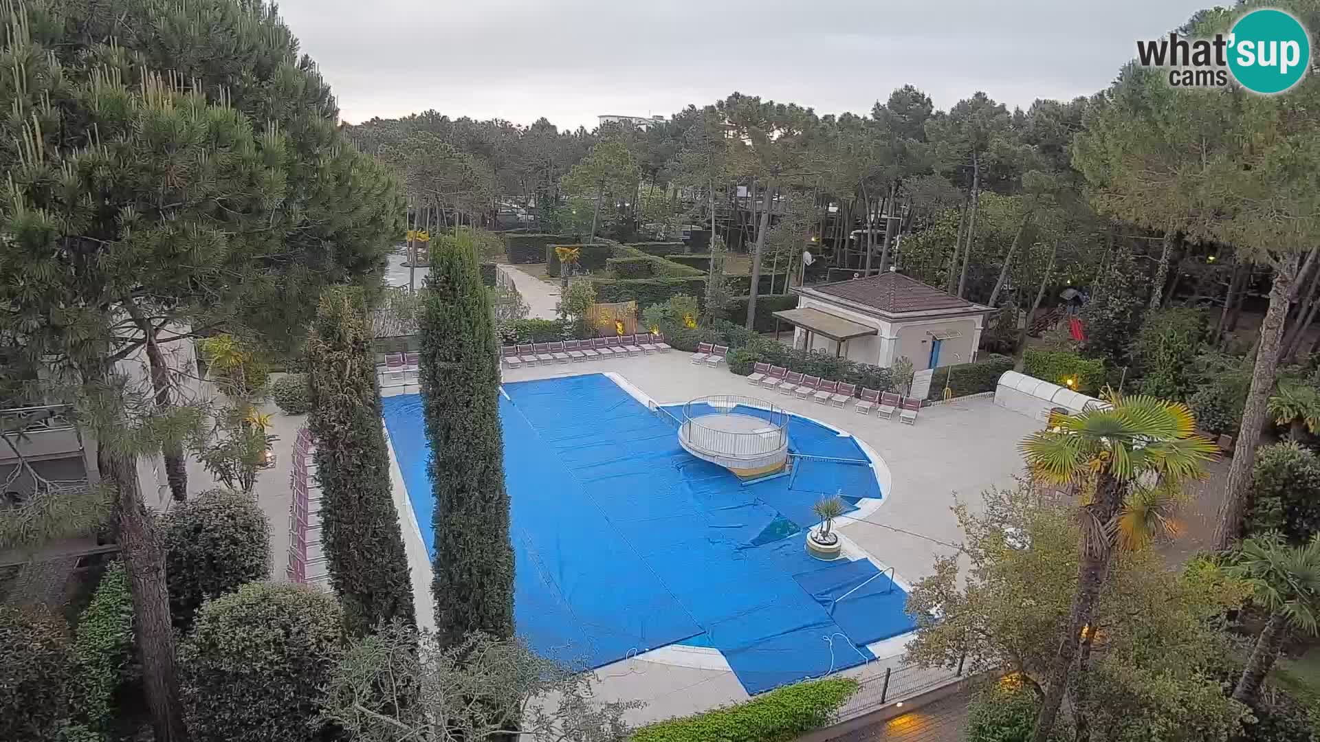 Villaggio Mare Blu bazen Spletna kamera V živo Bibione Pineda – Italija