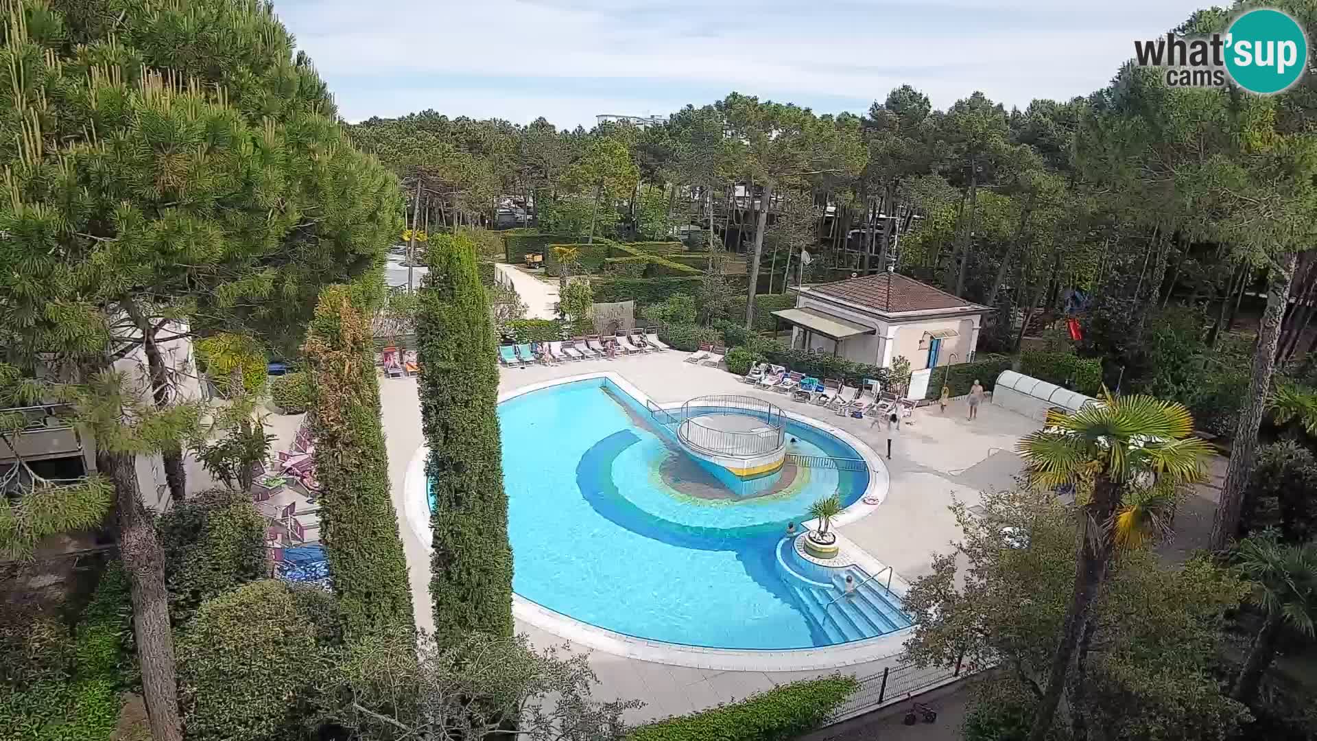 Villaggio Mare Blu bazen UŽIVO web kamera Bibione Pineda – Italija