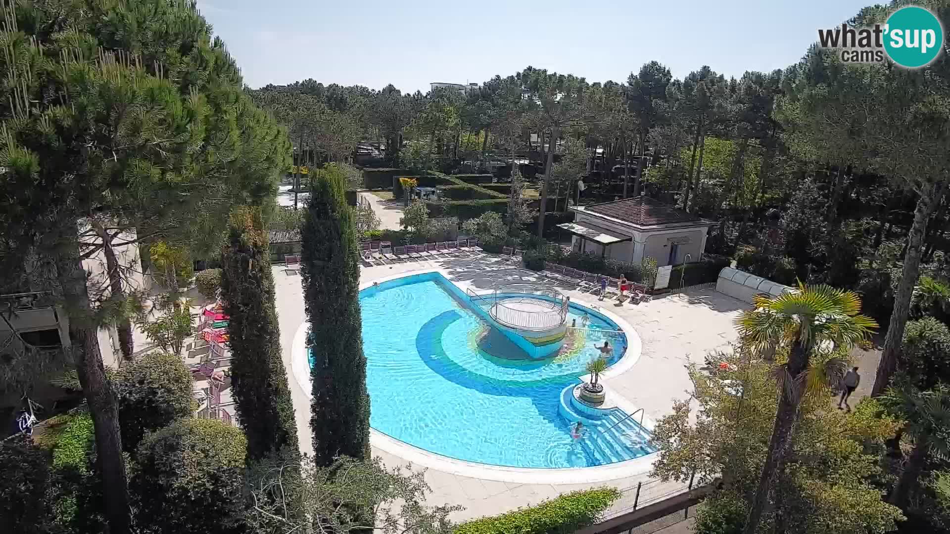 Villaggio Mare Blu bazen UŽIVO web kamera Bibione Pineda – Italija