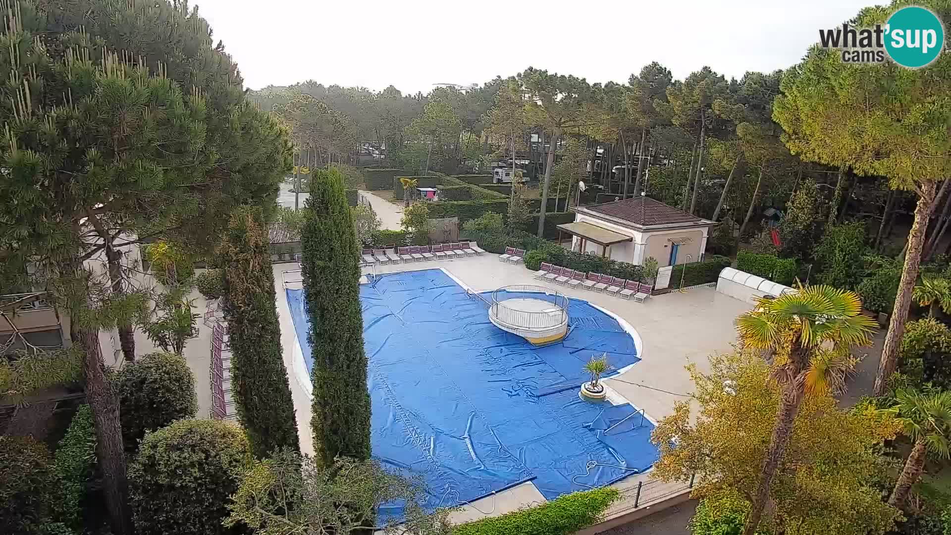 Villaggio Mare Blu bazen UŽIVO web kamera Bibione Pineda – Italija