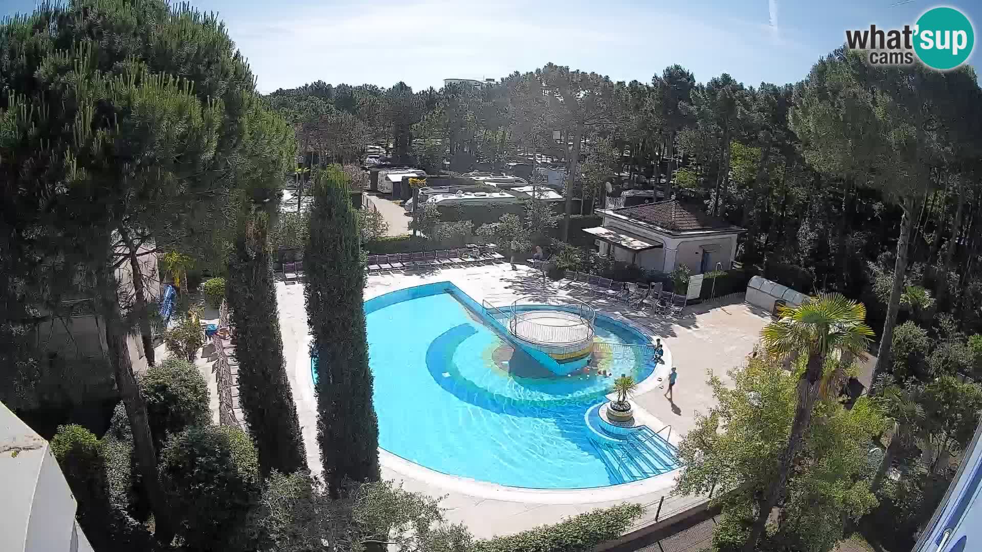 Villaggio Mare Blu bazen UŽIVO web kamera Bibione Pineda – Italija