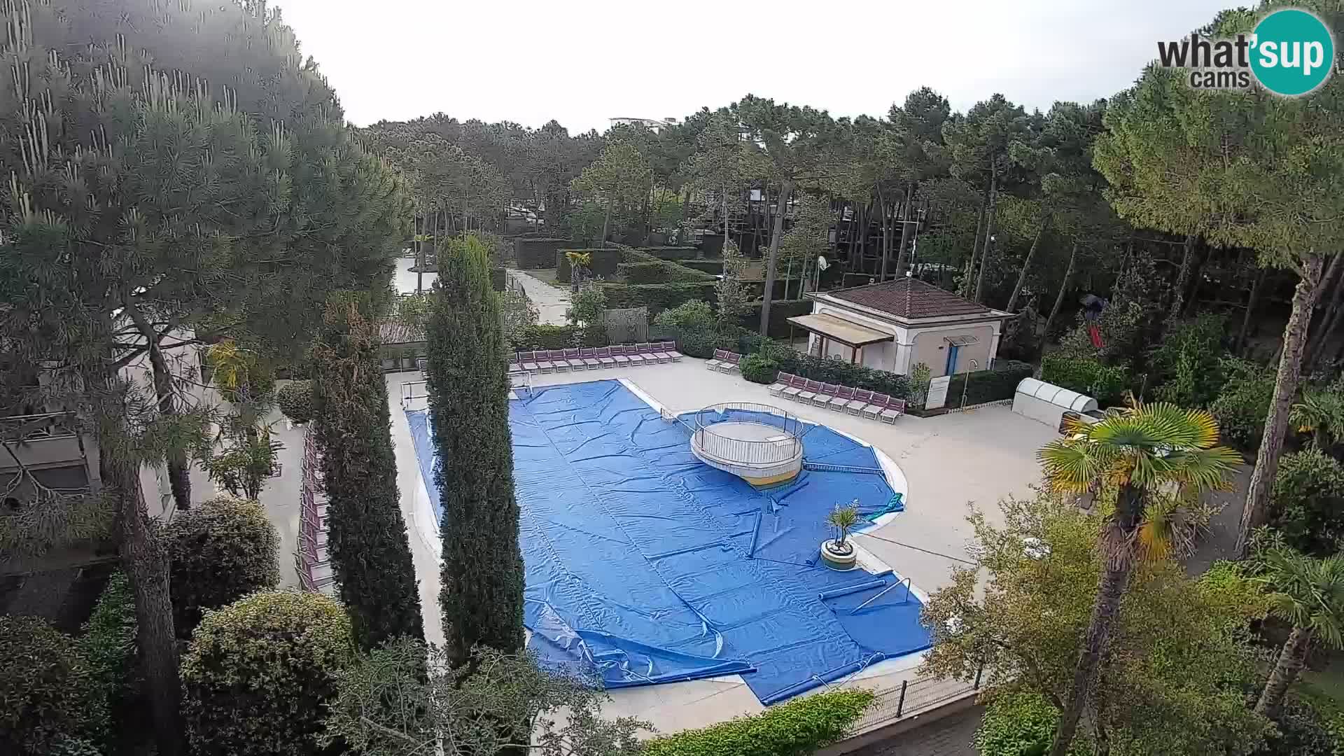 Villaggio Mare Blu bazen UŽIVO web kamera Bibione Pineda – Italija