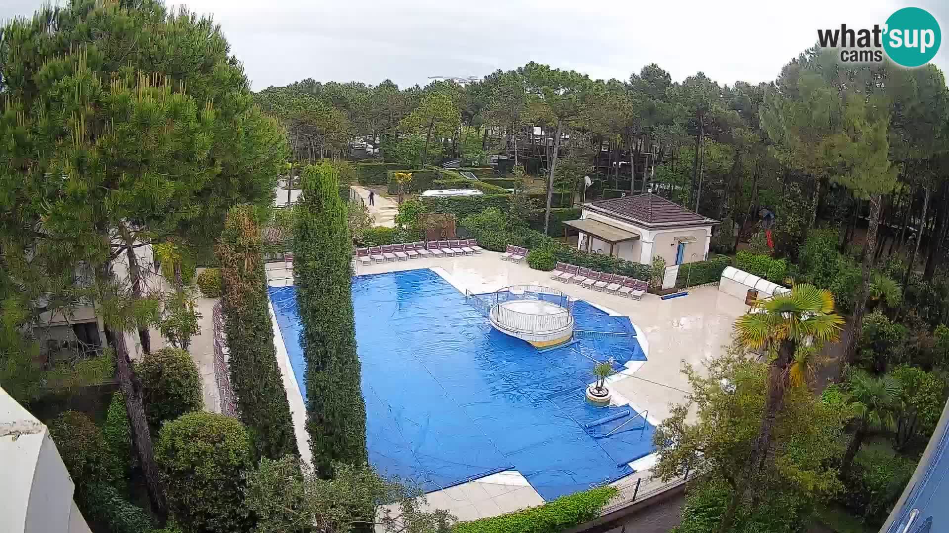 Villaggio Mare Blu bazen UŽIVO web kamera Bibione Pineda – Italija