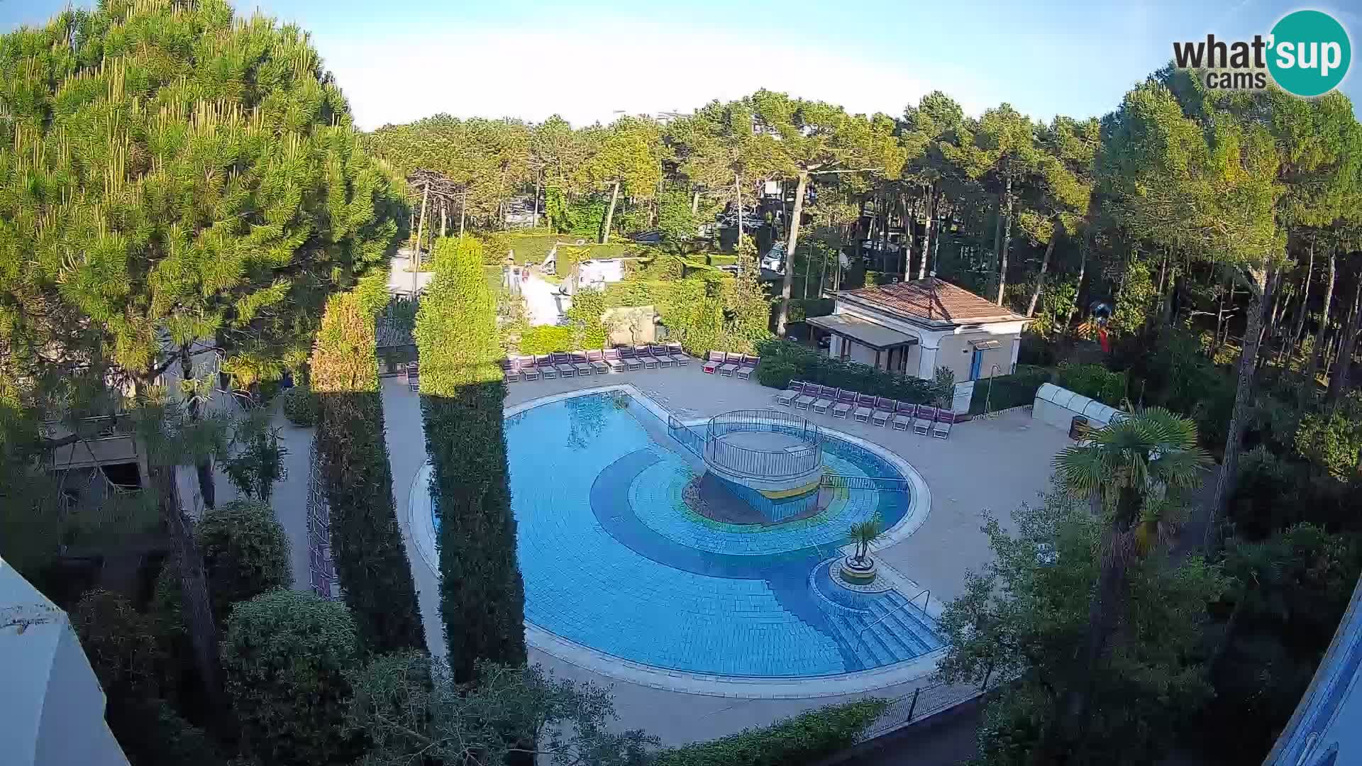 Villaggio Mare Blu bazen UŽIVO web kamera Bibione Pineda – Italija