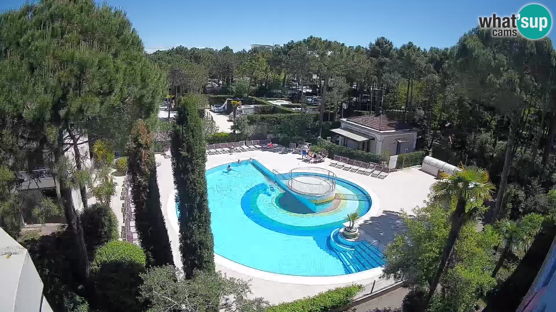 Villaggio Mare Blu bazen UŽIVO web kamera Bibione Pineda – Italija