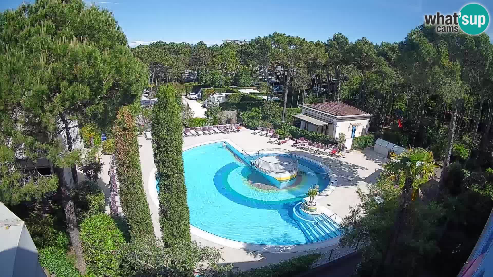 Villaggio Mare Blu bazen UŽIVO web kamera Bibione Pineda – Italija