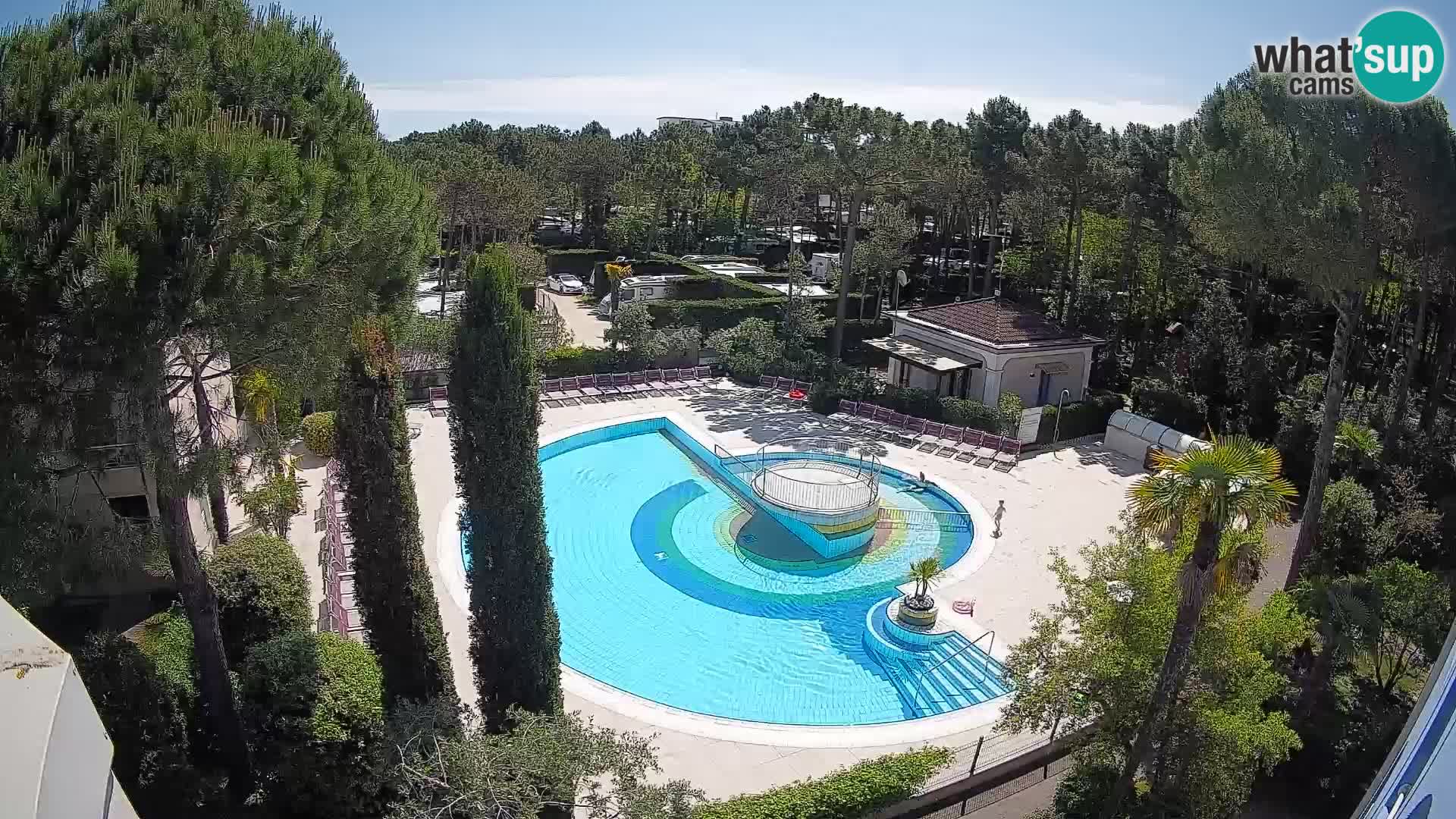 Villaggio Mare Blu bazen UŽIVO web kamera Bibione Pineda – Italija