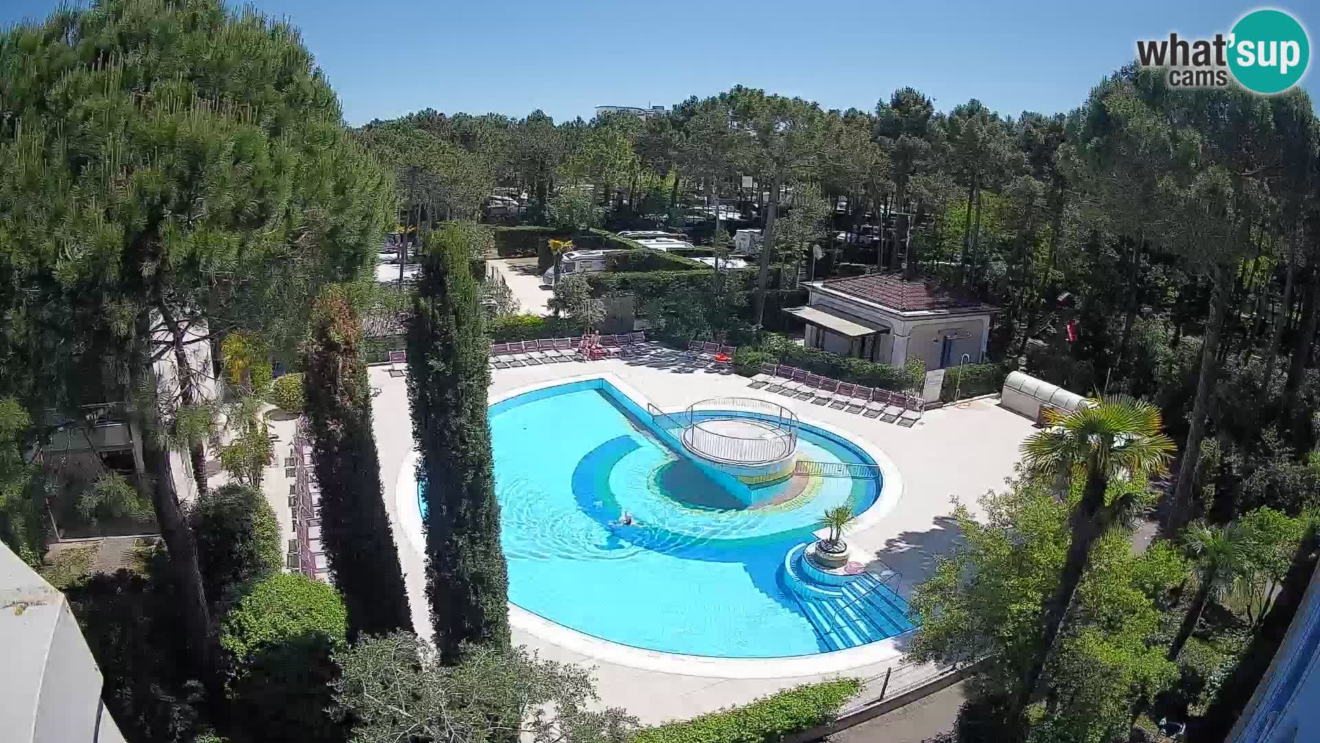 Villaggio Mare Blu bazen UŽIVO web kamera Bibione Pineda – Italija
