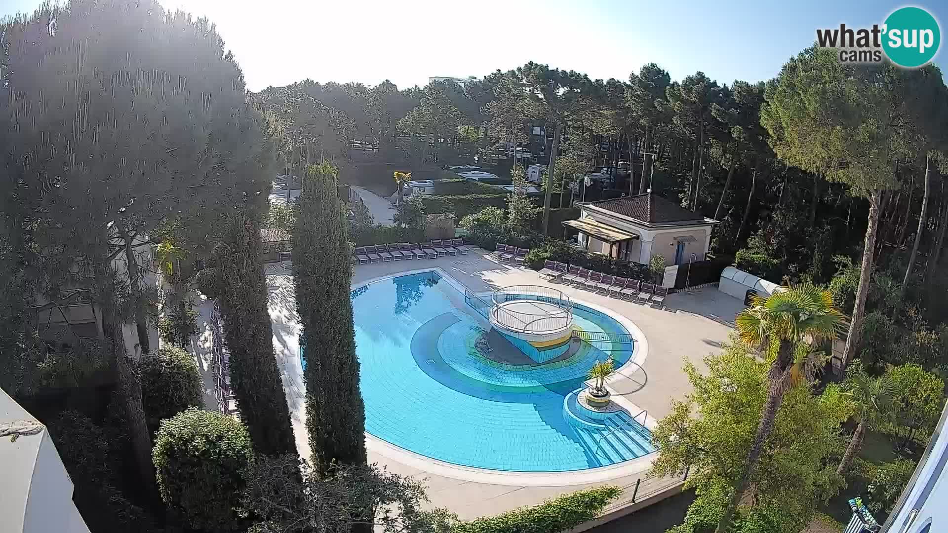 Villaggio Mare Blu bazen UŽIVO web kamera Bibione Pineda – Italija