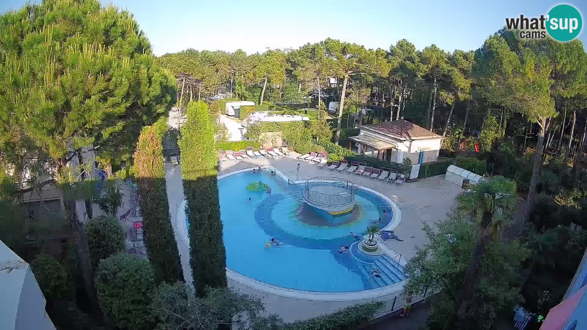 Villaggio Mare Blu bazen Spletna kamera V živo Bibione Pineda – Italija