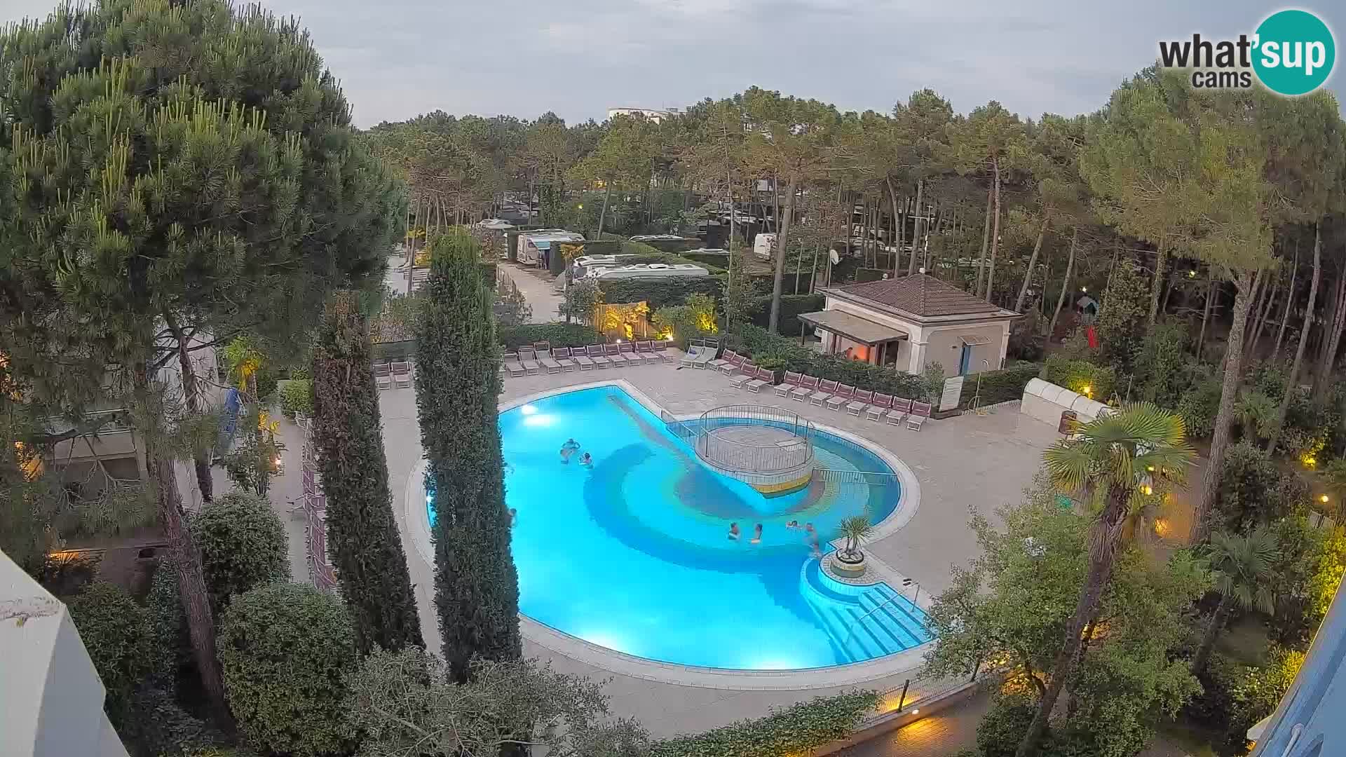 Villaggio Mare Blu bazen UŽIVO web kamera Bibione Pineda – Italija