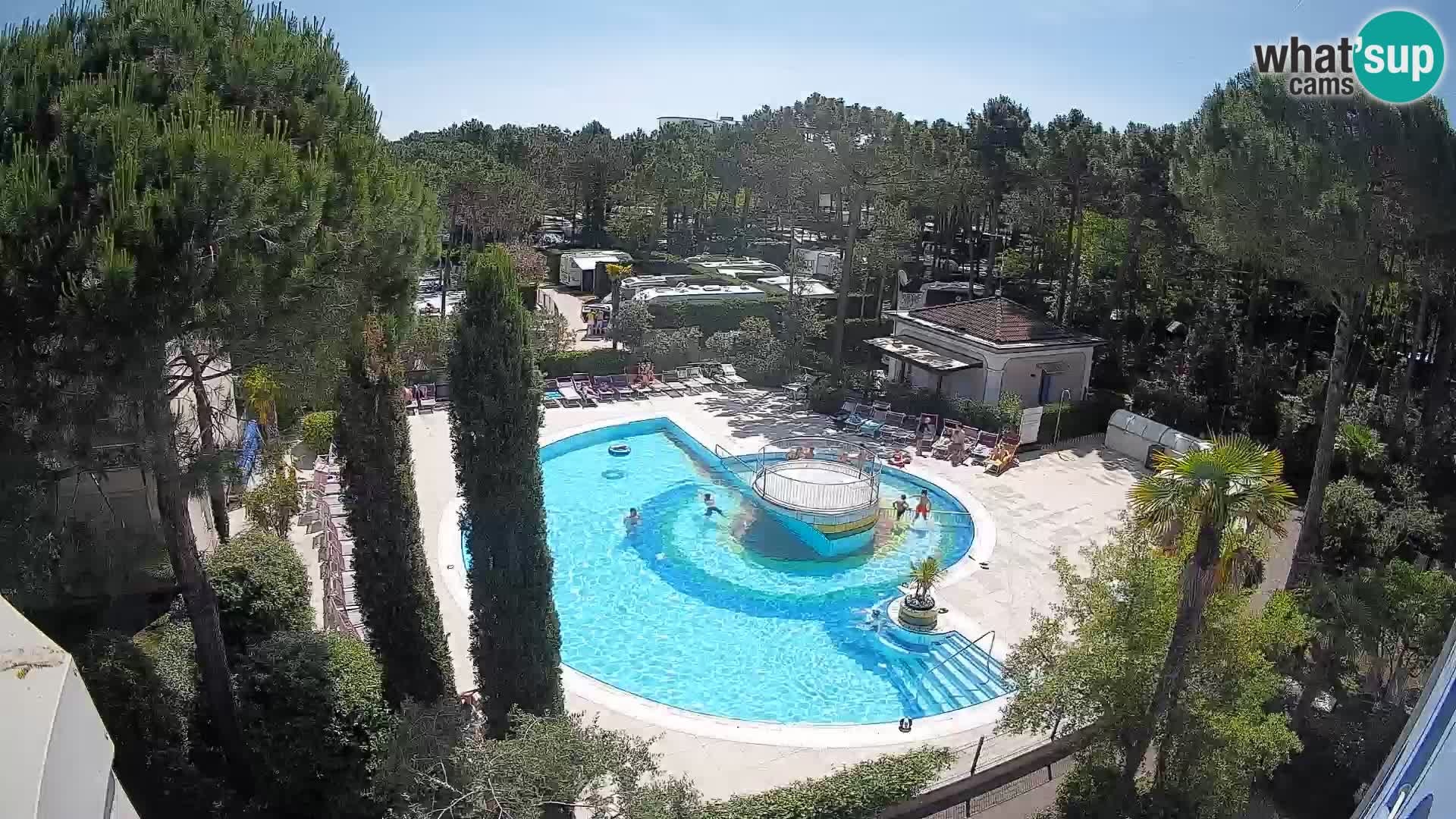 Villaggio Mare Blu bazen UŽIVO web kamera Bibione Pineda – Italija