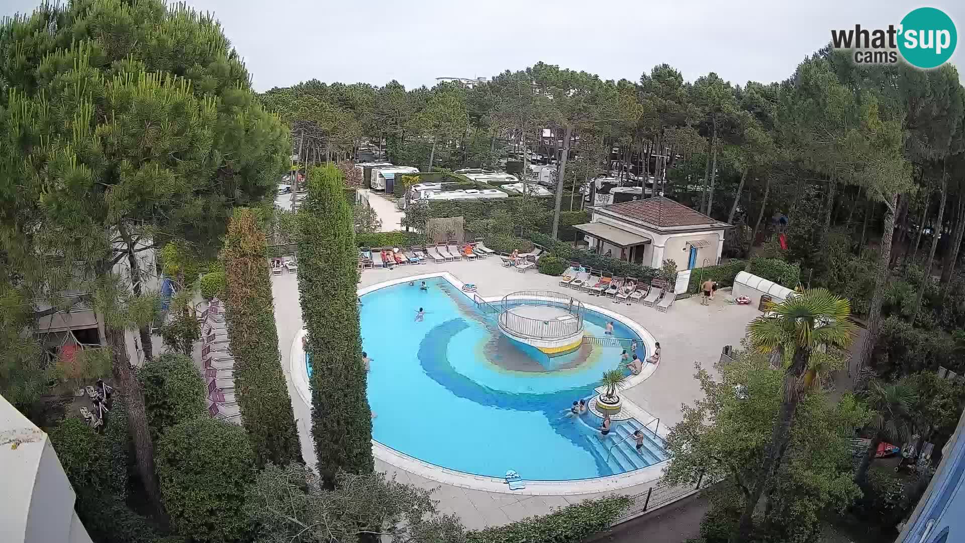 Villaggio Mare Blu bazen UŽIVO web kamera Bibione Pineda – Italija