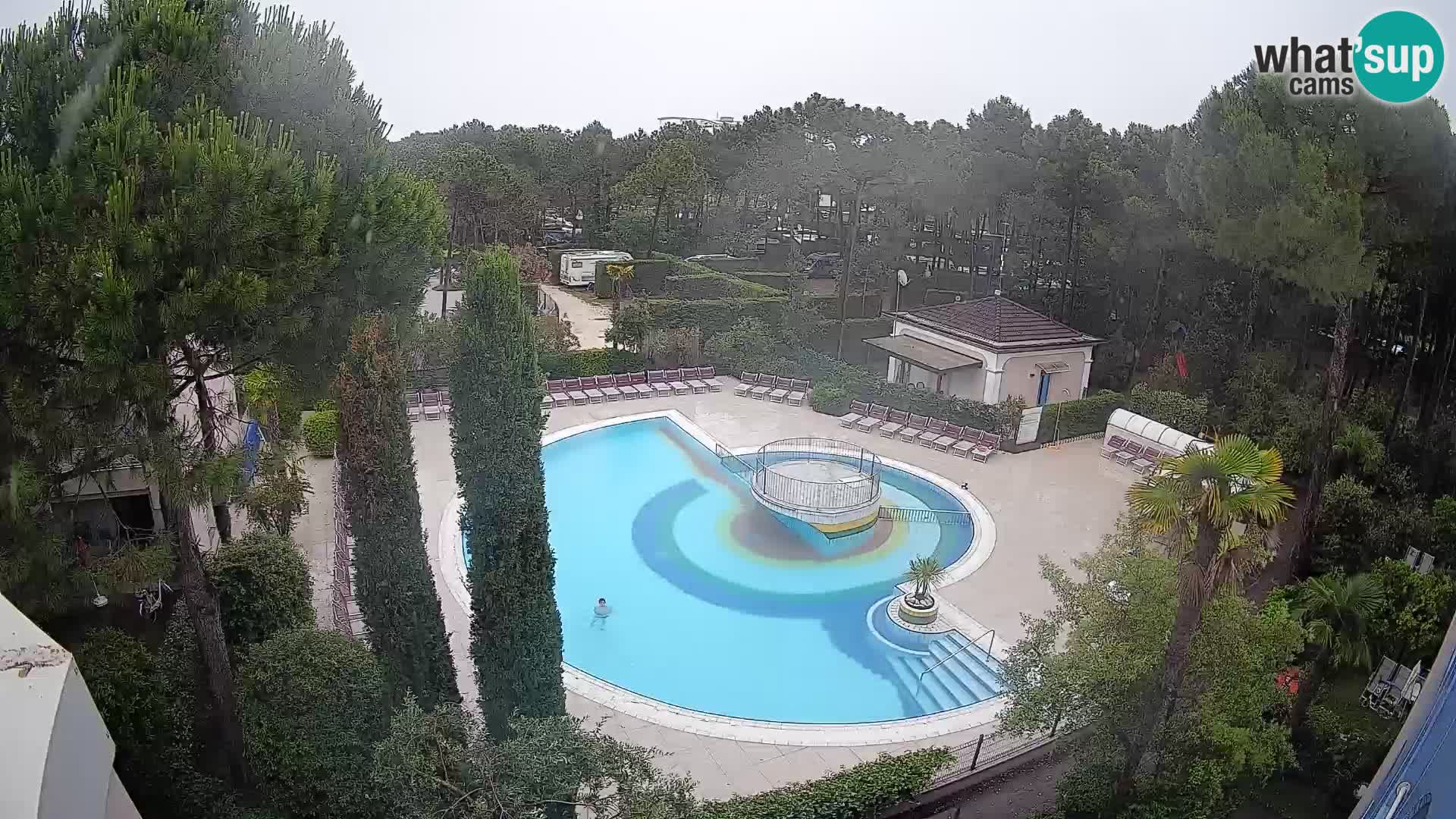 Villaggio Mare Blu bazen UŽIVO web kamera Bibione Pineda – Italija