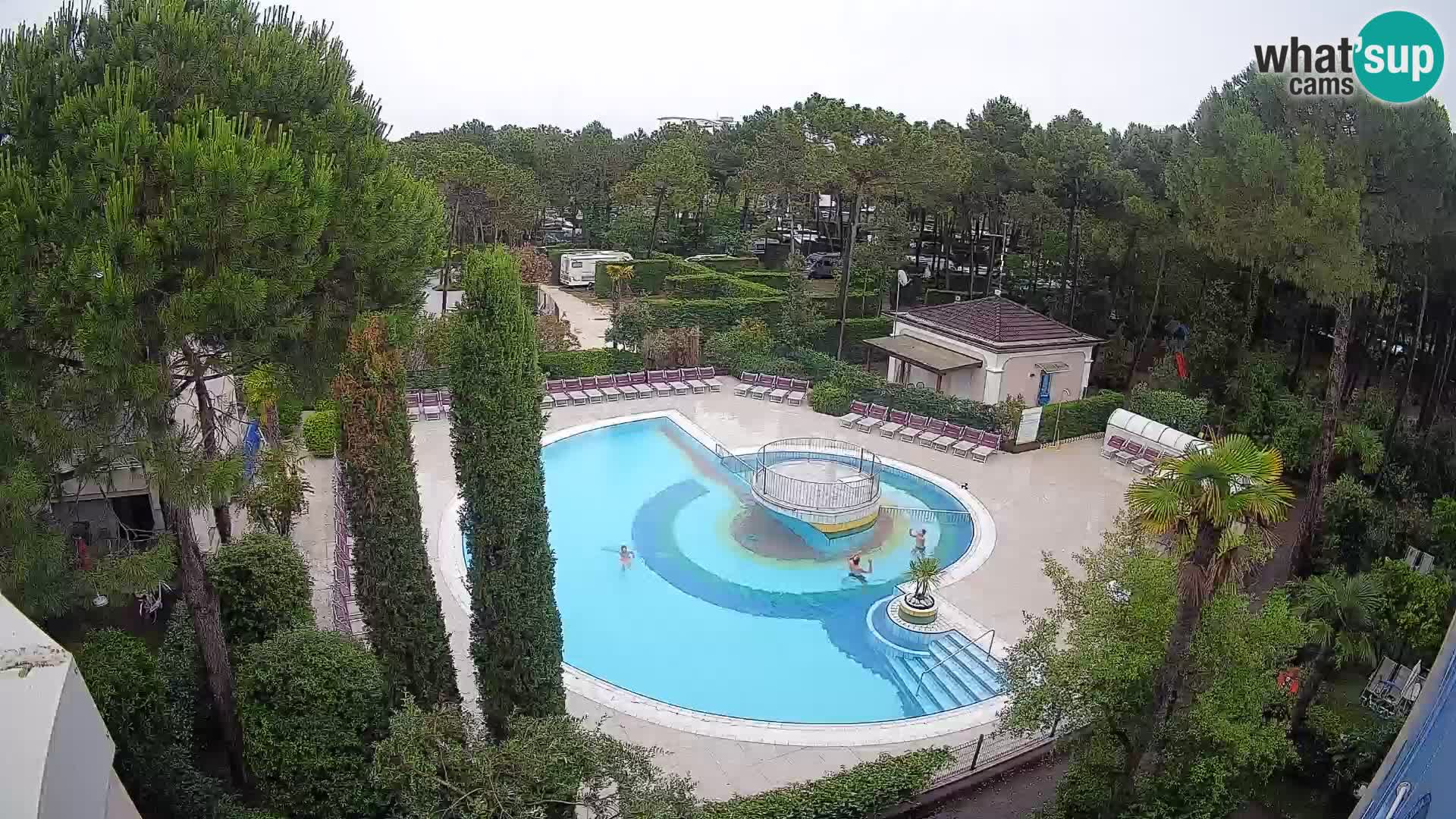 Villaggio Mare Blu bazen UŽIVO web kamera Bibione Pineda – Italija