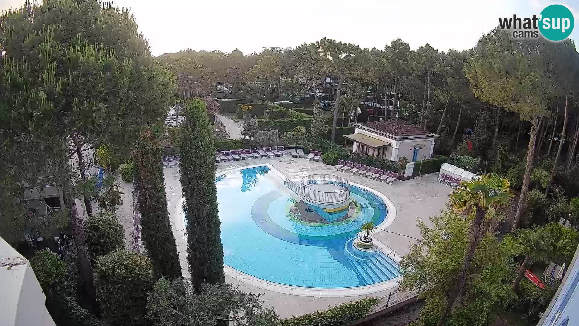 Villaggio Mare Blu bazen Spletna kamera V živo Bibione Pineda – Italija
